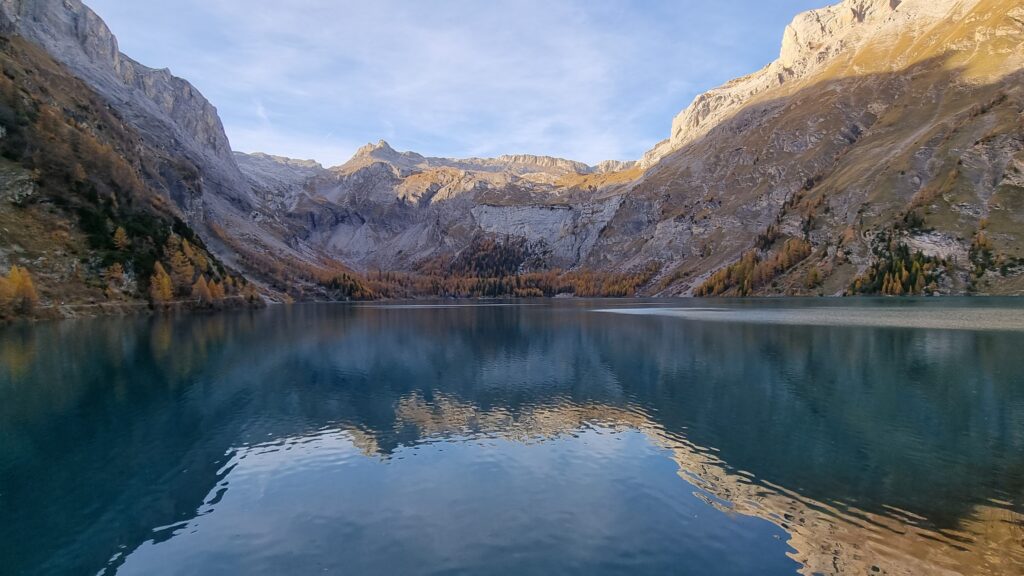 tseuzier lake autumn switzerland